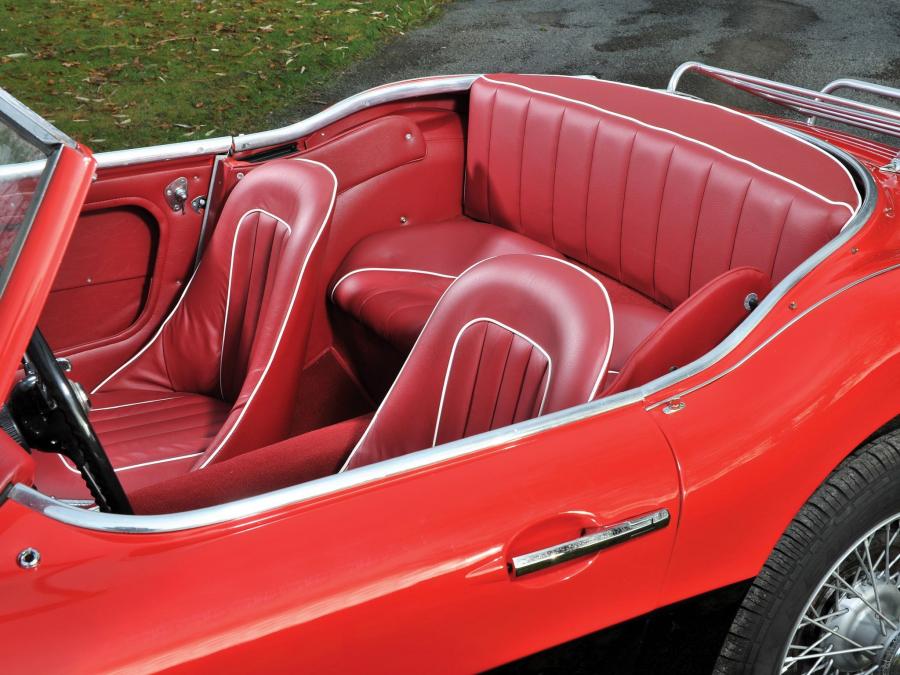 Интерьер Austin-Healey 100-6 (BN4) 1956 года  (фото 9 из 23)